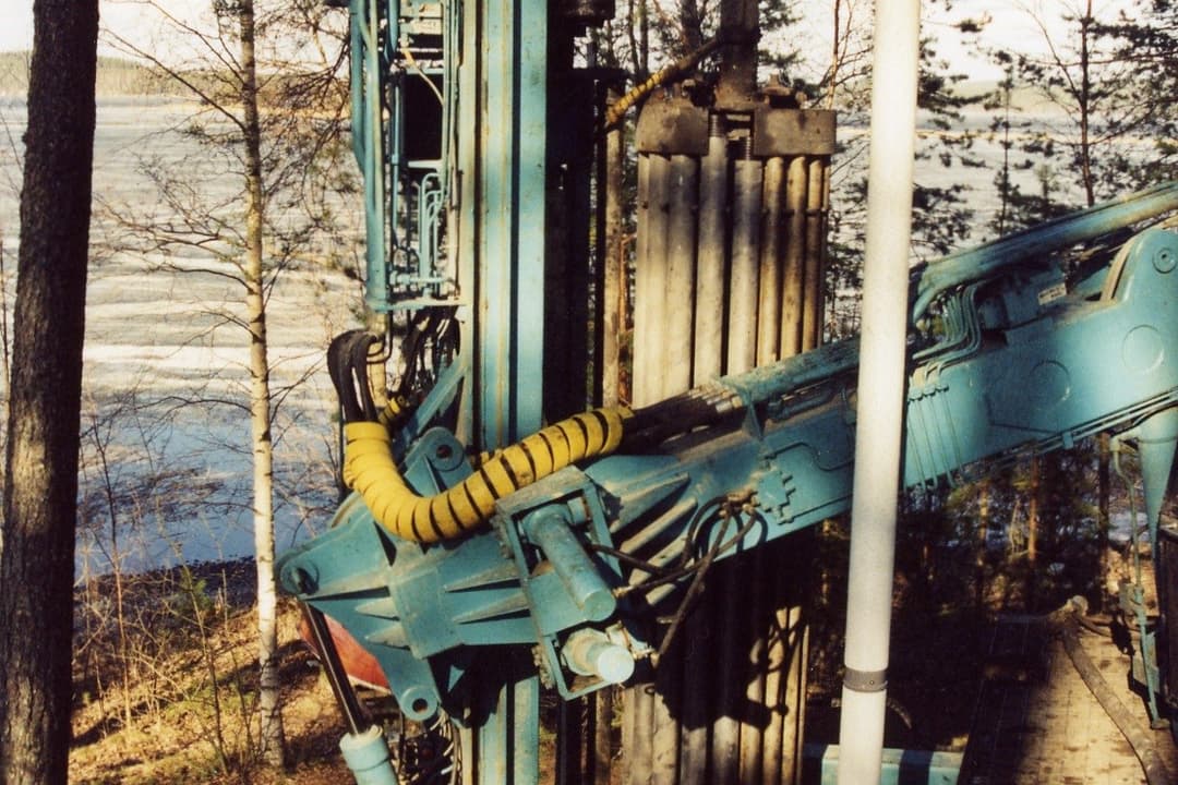 Raudan ja mangaanin poisto pohjavedestä maaperässä